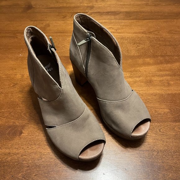 dansko delphina size 39